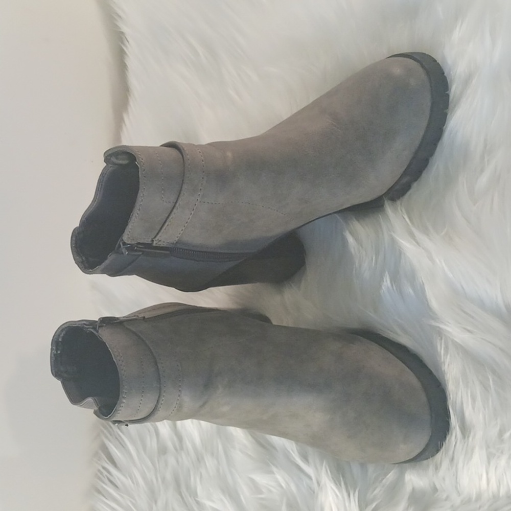 Women's Circus Gray Ankle Boots, zippered, belted, heeled, size 7.5M,